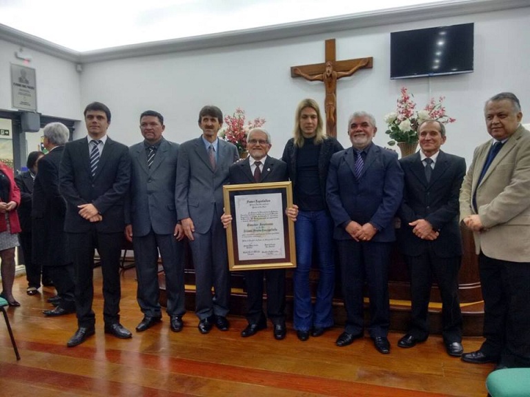 Câmara homenageia Nilson Evangelista com título de cidadão avareense