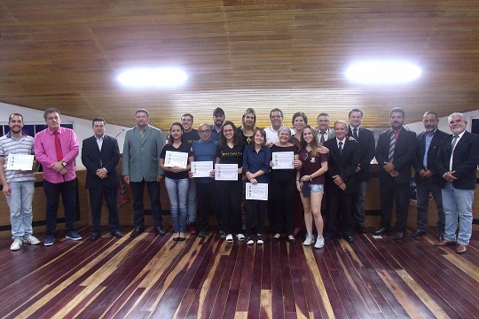 Câmara homenageia grupo de teatro avareense