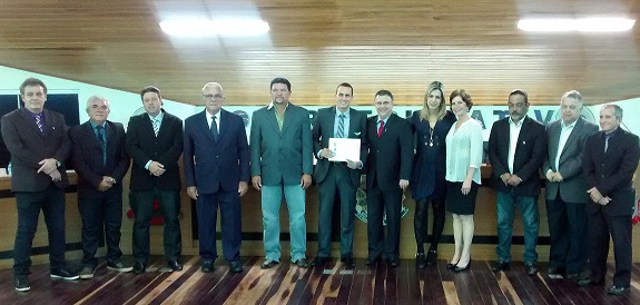 Delegado de policia recebe diploma de honra ao mérito