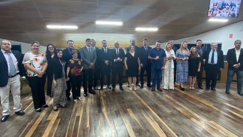 EM SESSÃO SOLENE, CÂMARA ENTREGOU A MEDALHA DO MÉRITO LEGISLATIVO MANECO DIONÍSIO