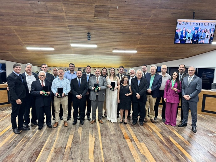 Médicos e médicas foram homenageados na Câmara com a Medalha de Mérito Legislativo “São Lucas”